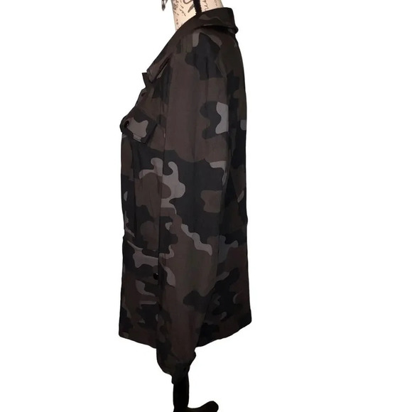 G.I.LI, cargo camo, long sleeve button snap pockets,stretchy knit jacket Lg - Picture 4 of 9